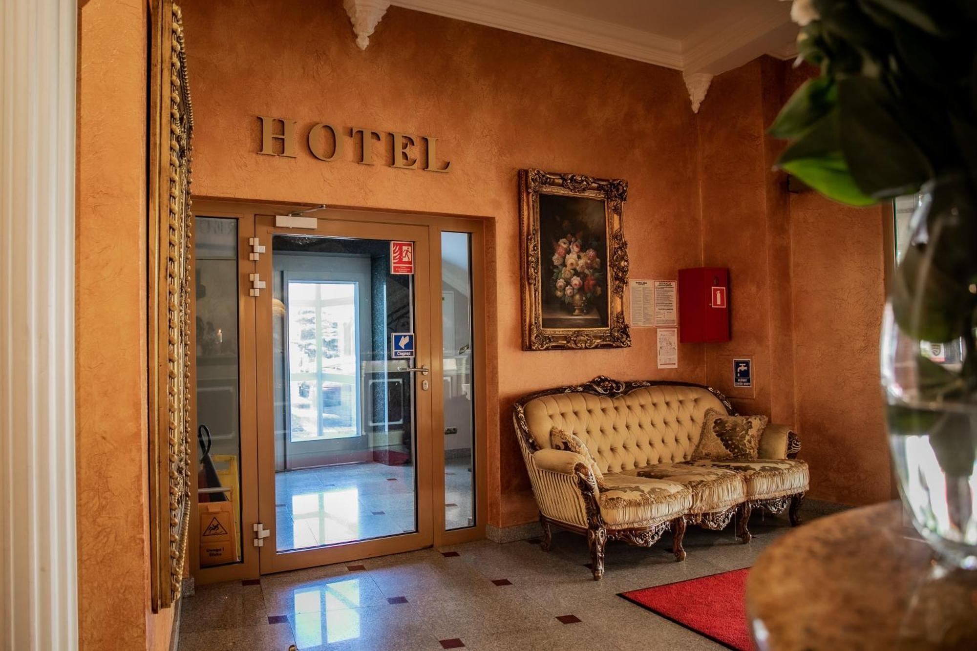 Olawian Hotel أوافا المظهر الخارجي الصورة